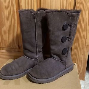 UGH W Bailey Button Triplet Chocolate (size 8)
